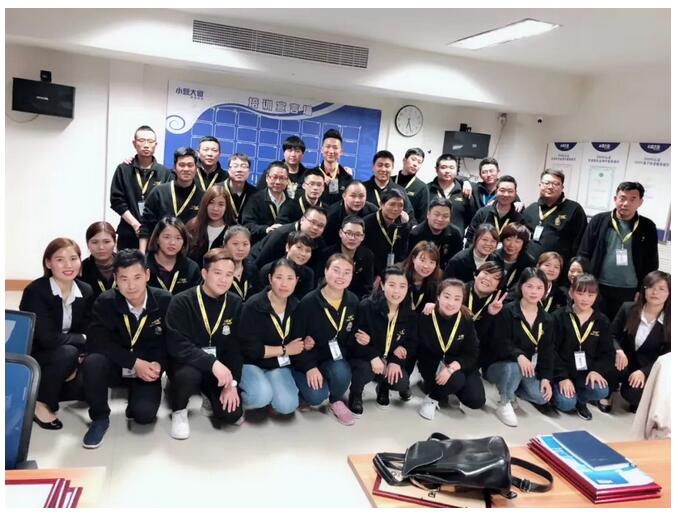 他說(shuō)：“方法對(duì)了，就讓我家店和小拇指的直營(yíng)店比比高下吧”