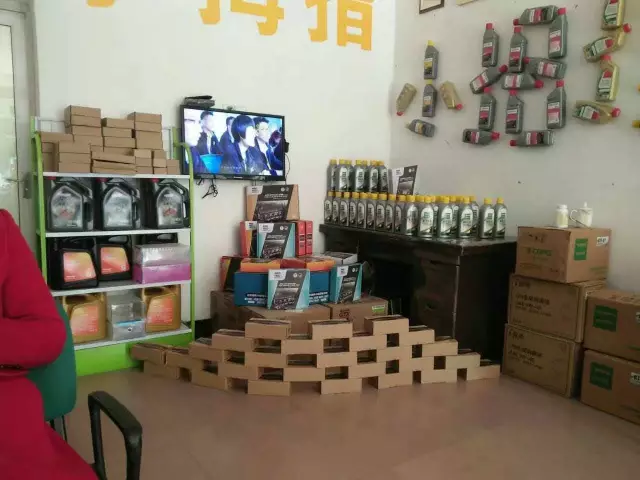 小拇指zoomm擎縱機(jī)油陳列 小拇指zoomm擎縱機(jī)油陳列